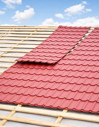 Insulated roofing panels with metal cladding installed on an industrial shed for temperature control